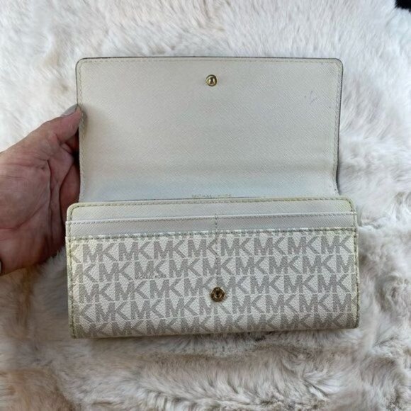 Michael Kors Fulton MK Logo White Leather Wallet - Picture 2 of 5